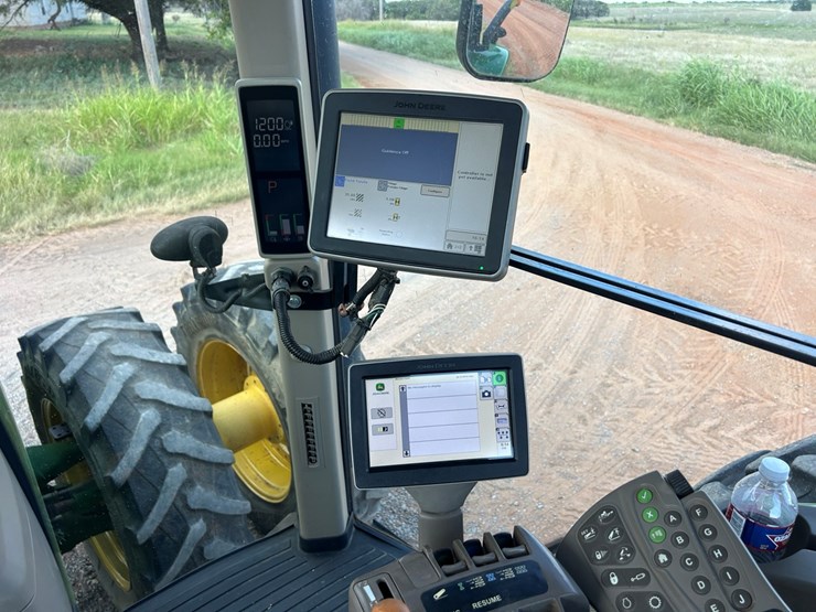 2010-john-deere-8320r-image-37