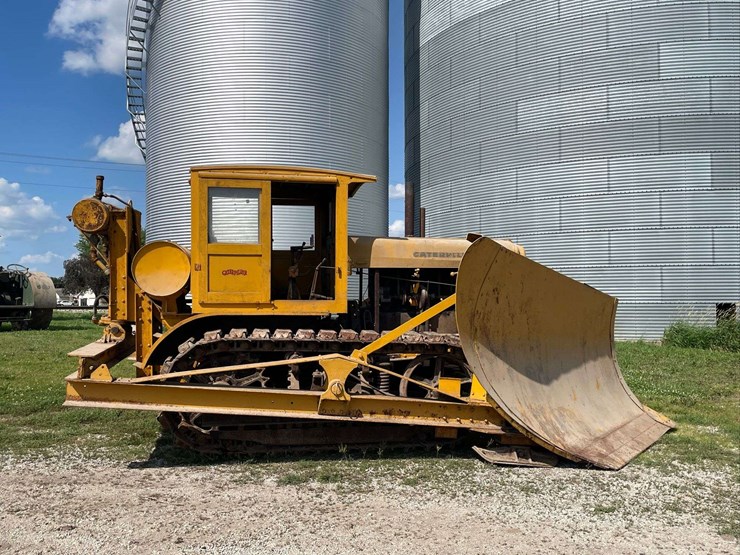caterpillar-sixty-image-8
