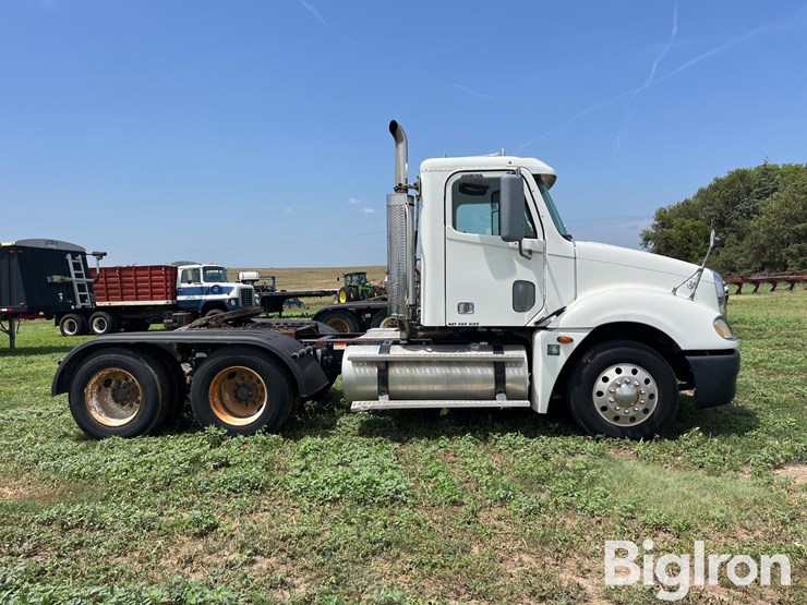 2004-freightliner-t/a-truck-tractor-image-4