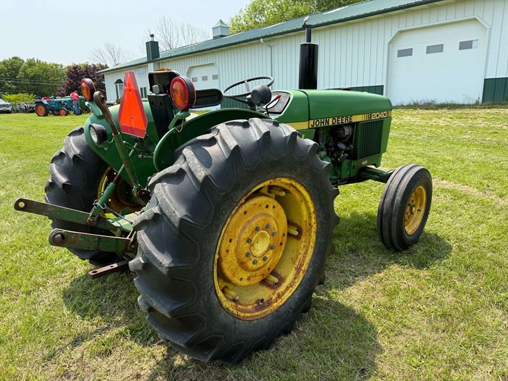 john-deere-2040-image-5