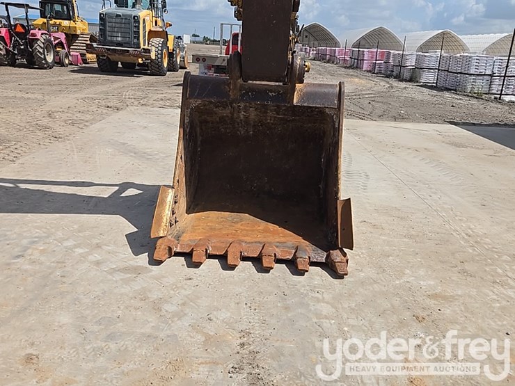 2015-caterpillar-329fl-image-25