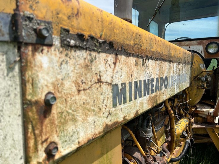 minneapolis-moline-g1350-image-14