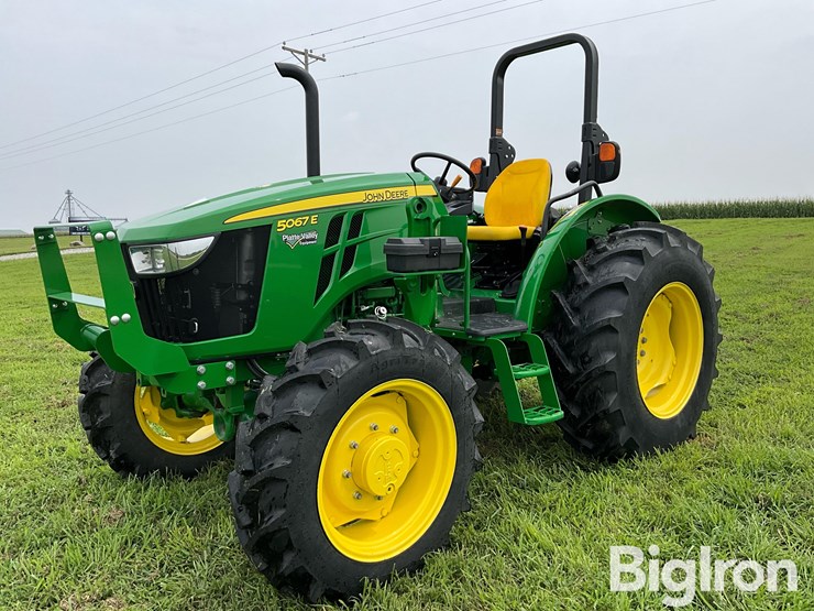 2023-john-deere-5067e-image-1