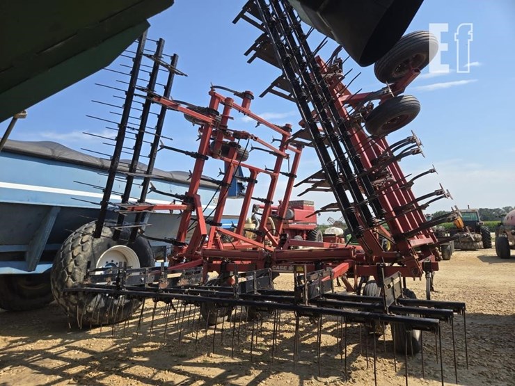 case-ih-4300-image-9
