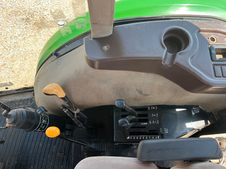 2010-john-deere-5093e-image-13