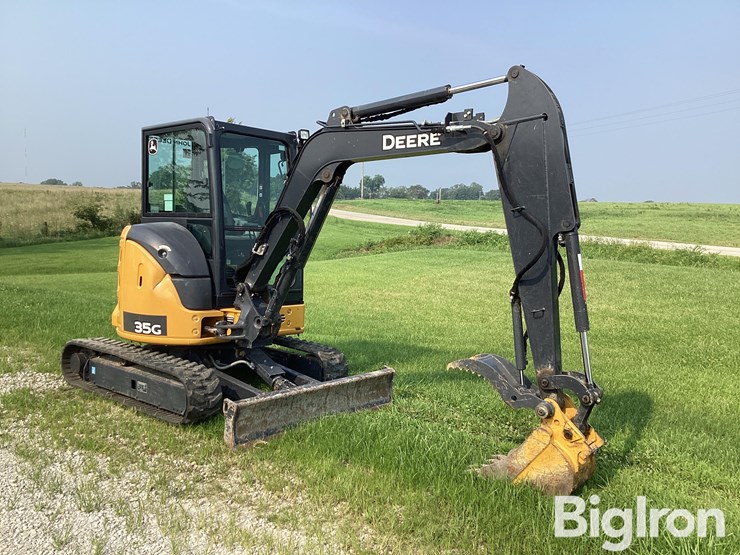 2016-deere-35g-image-3