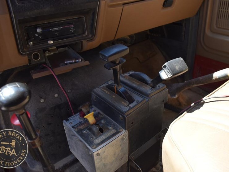 1989-ford-f800-image-33