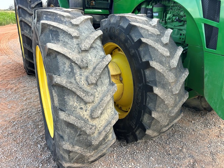 2010-john-deere-8320r-image-22