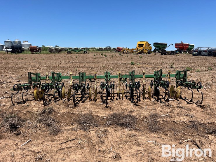 john-deere-cultivator-image-6