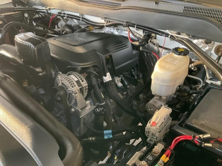 2015-chevrolet-silverado-3500hd-image-16