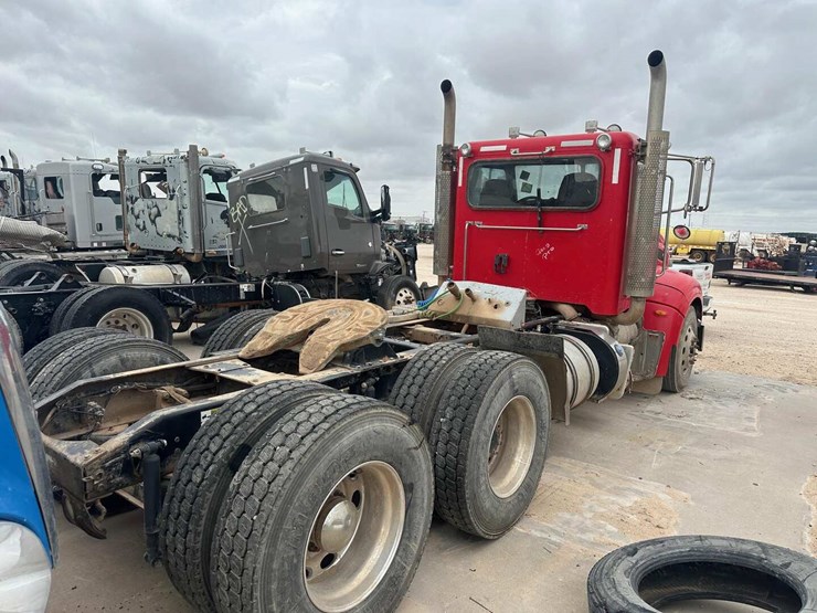 2014-peterbilt-386-image-2