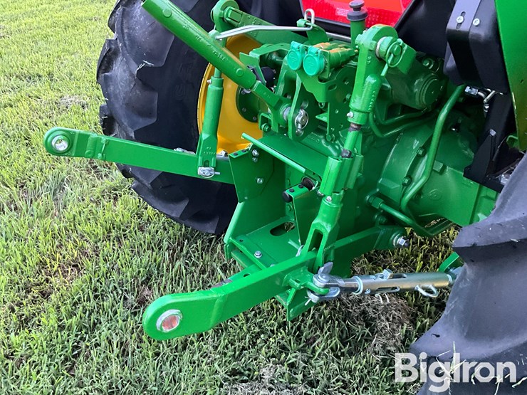 2023-john-deere-5050e-image-15