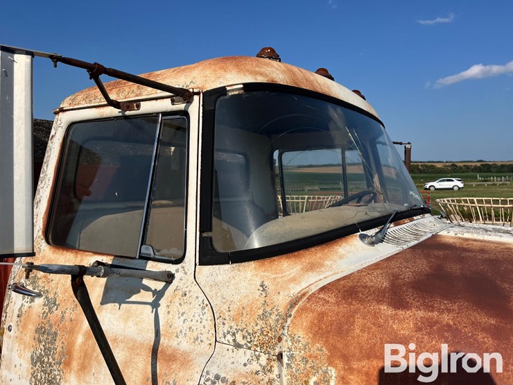 1965-international-grain-truck-image-14