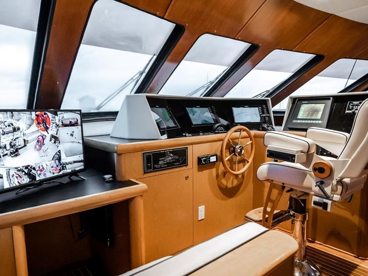 #18-•-2003-breaux-brothers-85'-yacht-|-"come-monday"-image-31