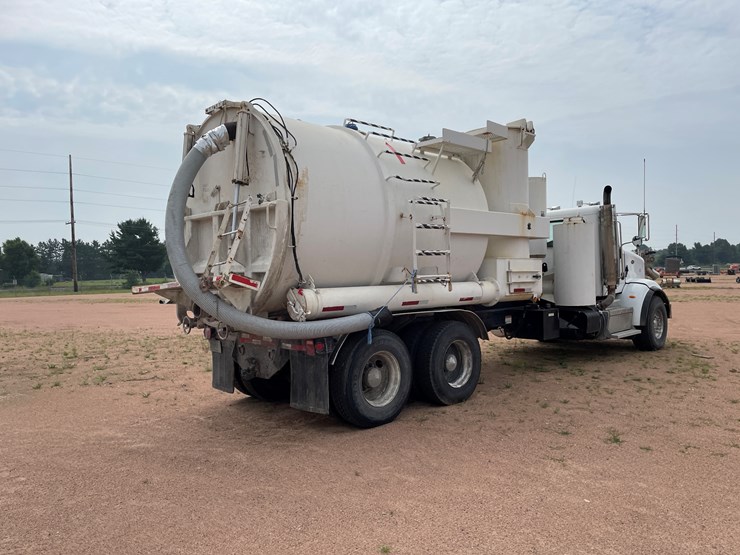 2011-peterbilt-365-image-10