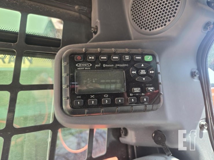 kubota-ssv75-image-19