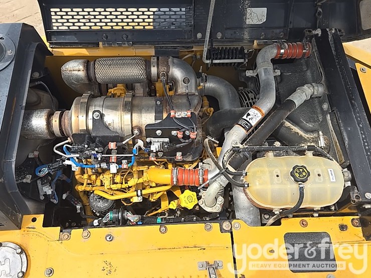 2022-deere-130g-image-56
