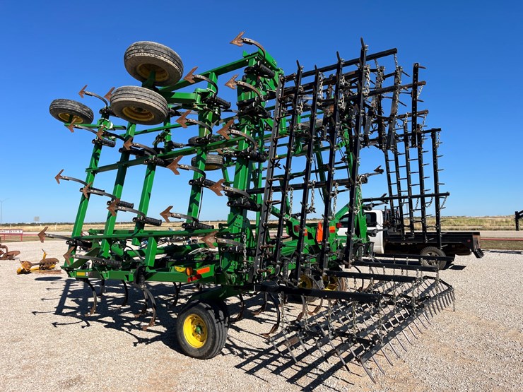 2014-john-deere-2210-image-13