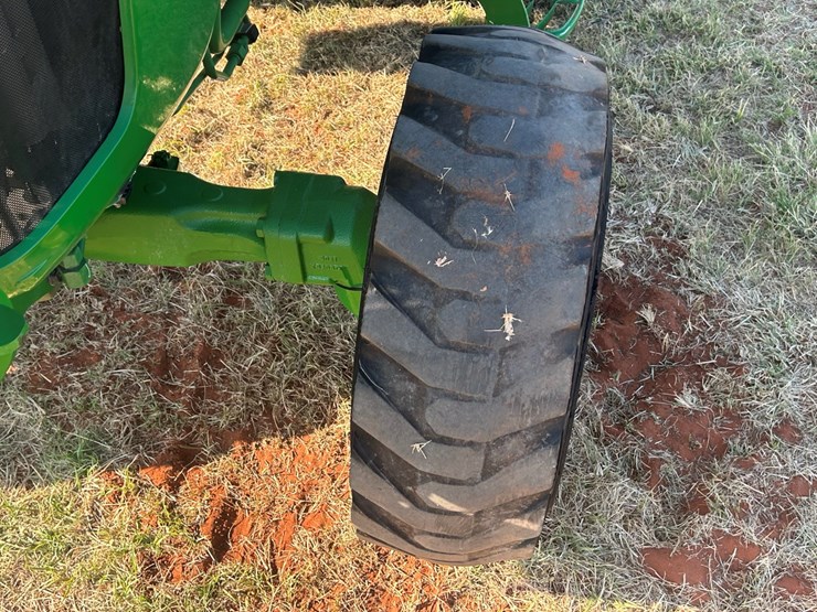 2024-john-deere-4052r-image-16