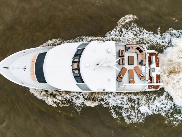 #18-•-2003-breaux-brothers-85'-yacht-|-"come-monday"-image-1