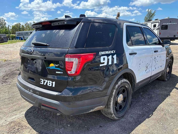 2019-ford-explorer-image-3