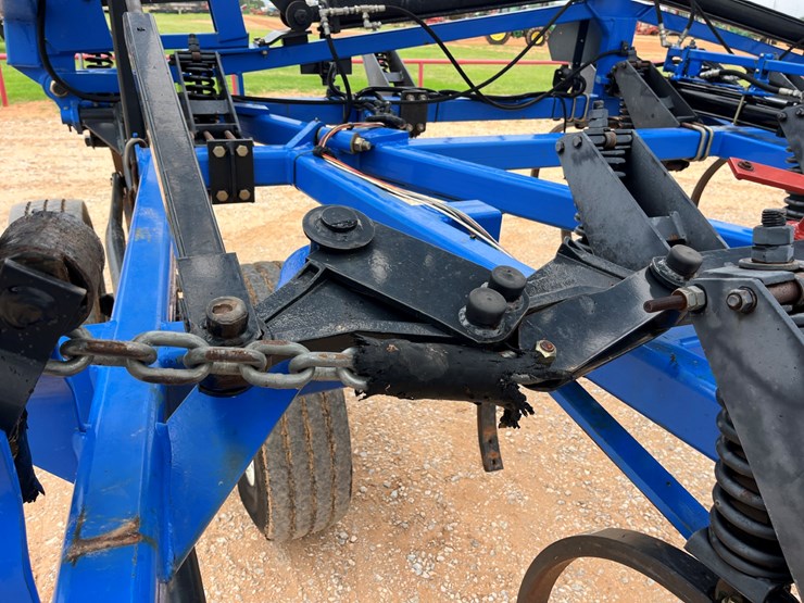 2014-new-holland-st830-image-9