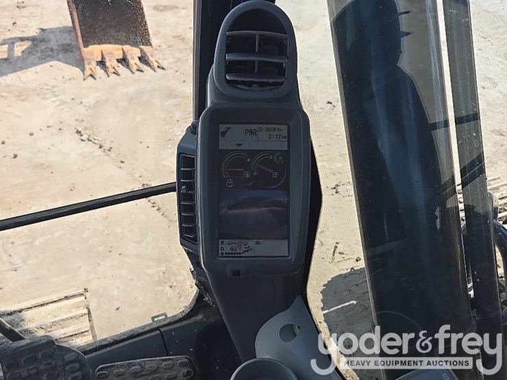 2017-deere-210g-lc-image-70