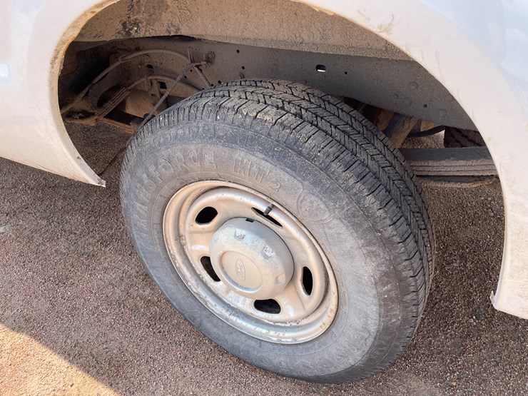 2010-ford-f250-xl-image-24