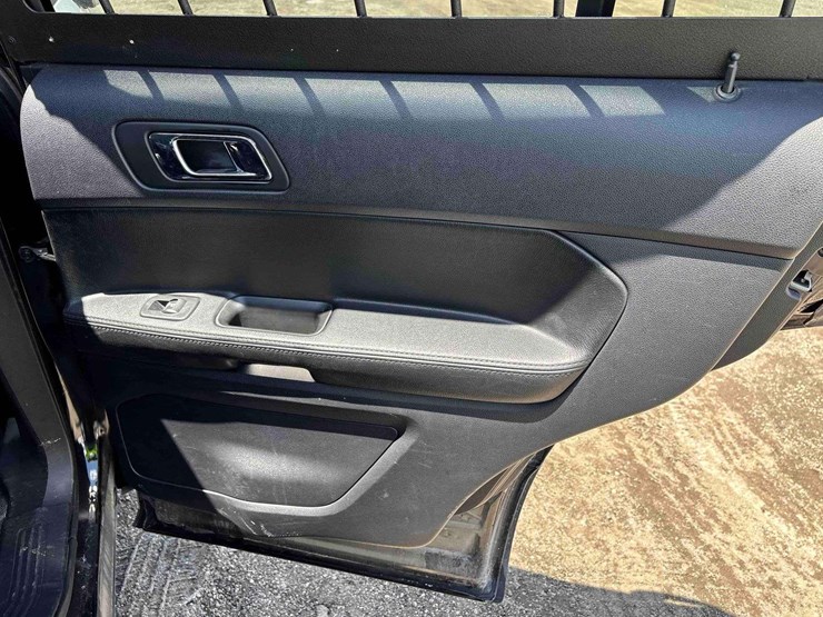 2019-ford-explorer-image-22