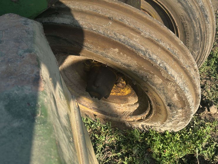 john-deere-720-image-11