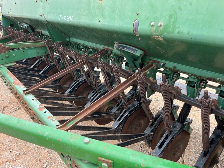 john-deere-8300-image-2