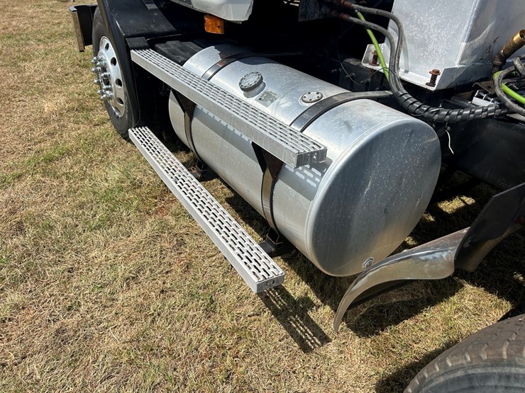 2001-mack-ch613-image-13