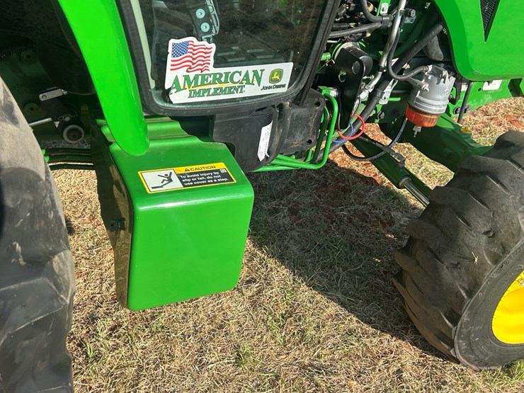 2024-john-deere-4052r-image-11