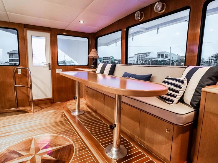 #18-•-2003-breaux-brothers-85'-yacht-|-"come-monday"-image-47