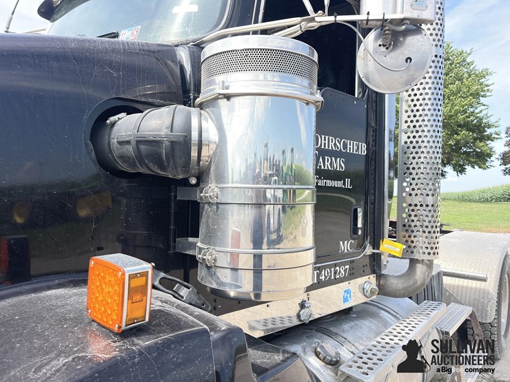 2011-kenworth-t800-image-13