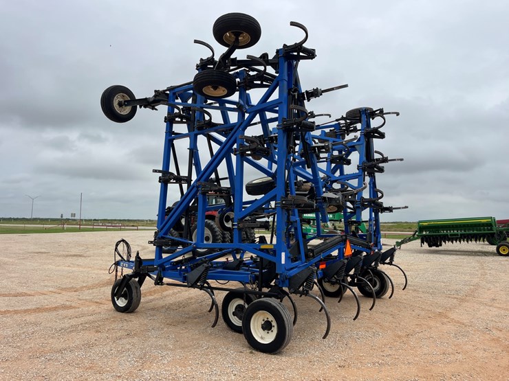 2014-new-holland-st830-image-17