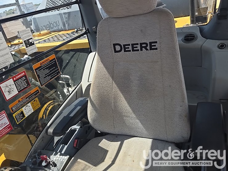 2017-deere-210g-lc-image-67