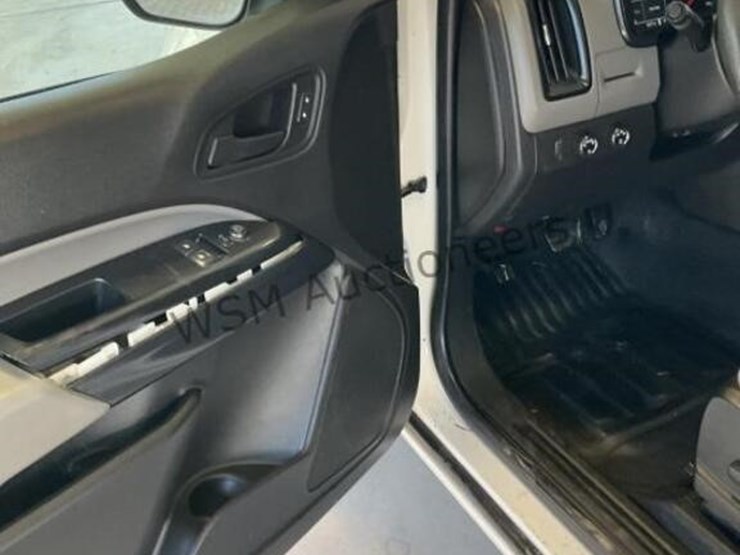 2015-chevrolet-colorado-image-24