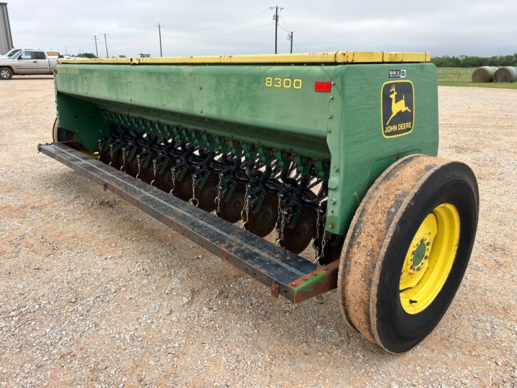 john-deere-8300-image-9