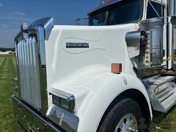 2019-kenworth-w900-image-10