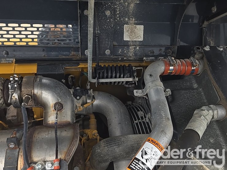 2022-deere-130g-image-73