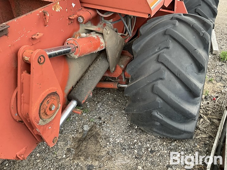 ditch-witch-r100-image-16