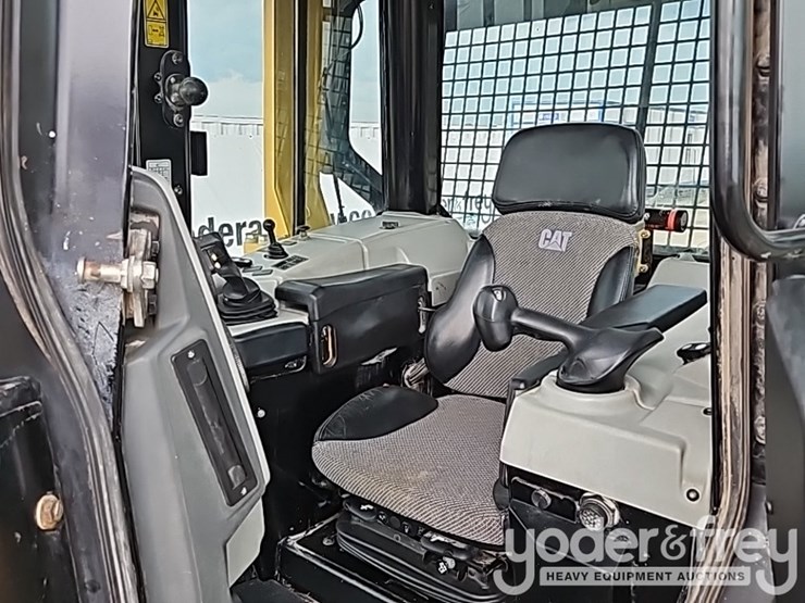 2019-caterpillar-d6n-lgp-image-50