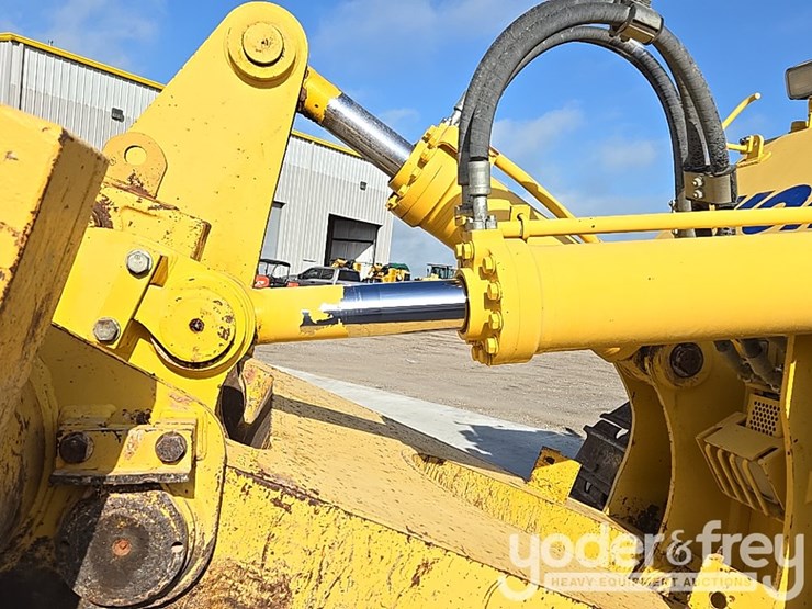 2014-komatsu-d155ax-7-image-32