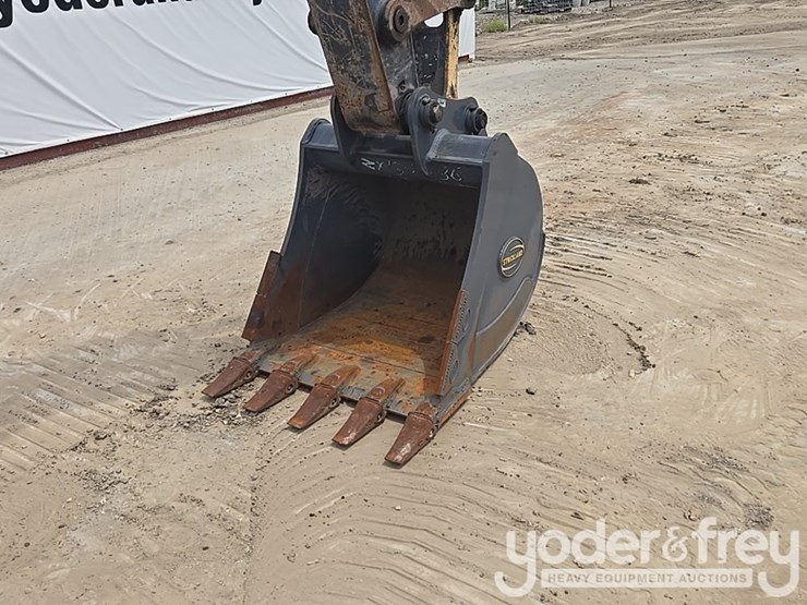 2022-deere-130g-image-65