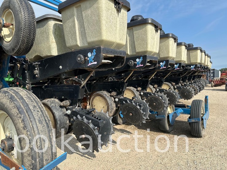 kinze-2600-image-11