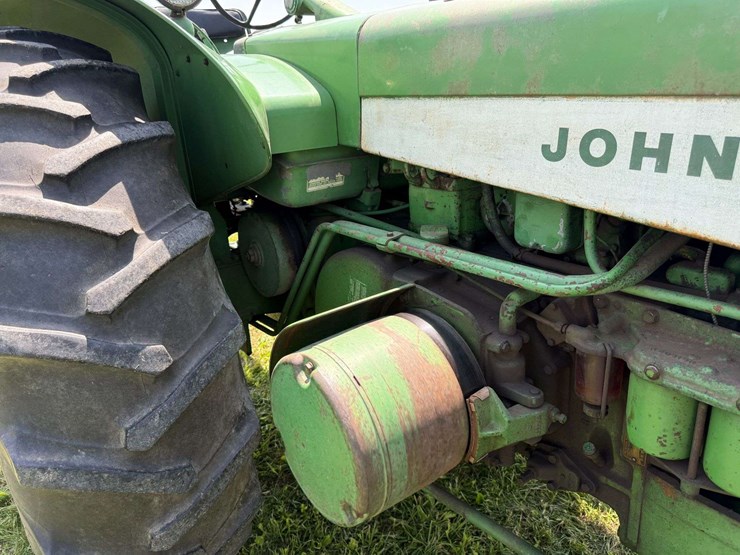 john-deere-830-image-17