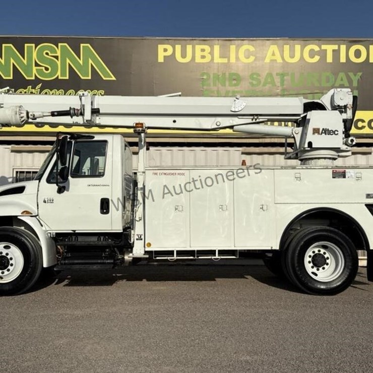 2005 INTERNATIONAL 4300