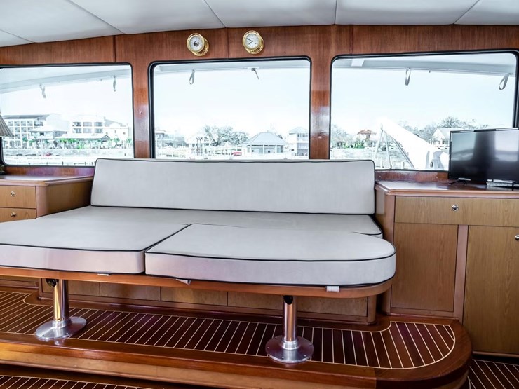 #18-•-2003-breaux-brothers-85'-yacht-|-"come-monday"-image-55