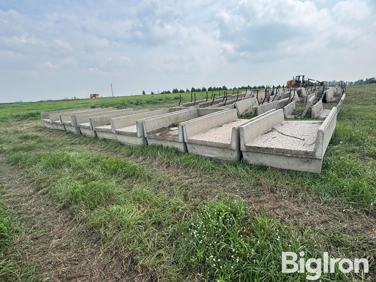 concrete-h-feed-bunks-image-4